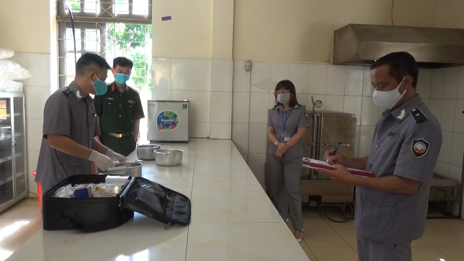 Các bếp ăn dã chiến khu cách ly huyện Tuần Giáo đảm bảo an toàn thực phẩm