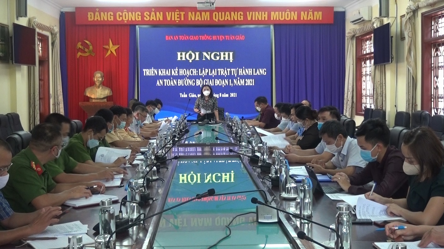 Hội nghị triển khai lập lại trật tự ATGT đường bộ huyện