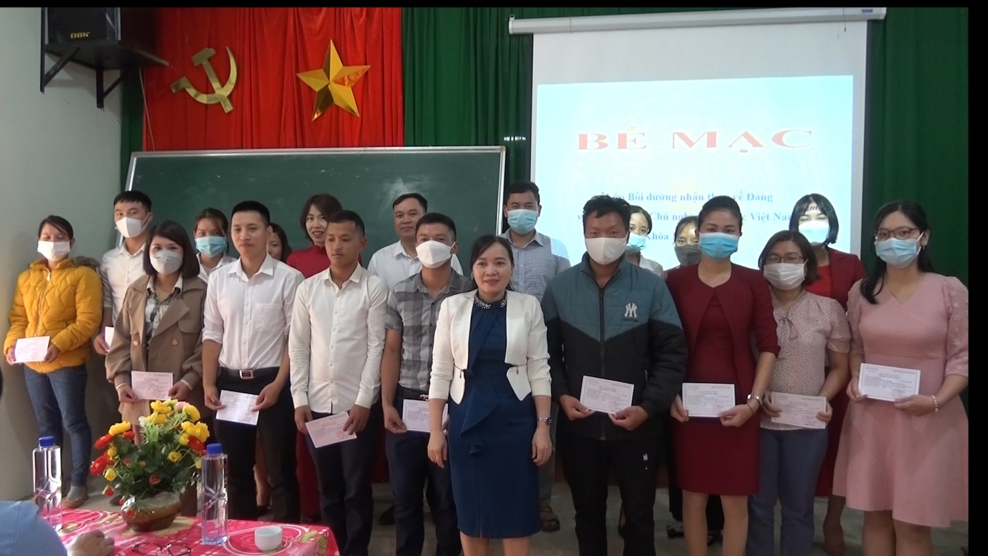 Bế giảng lớp bồi dưỡng nhận thức về Đảng khóa II năm 2021