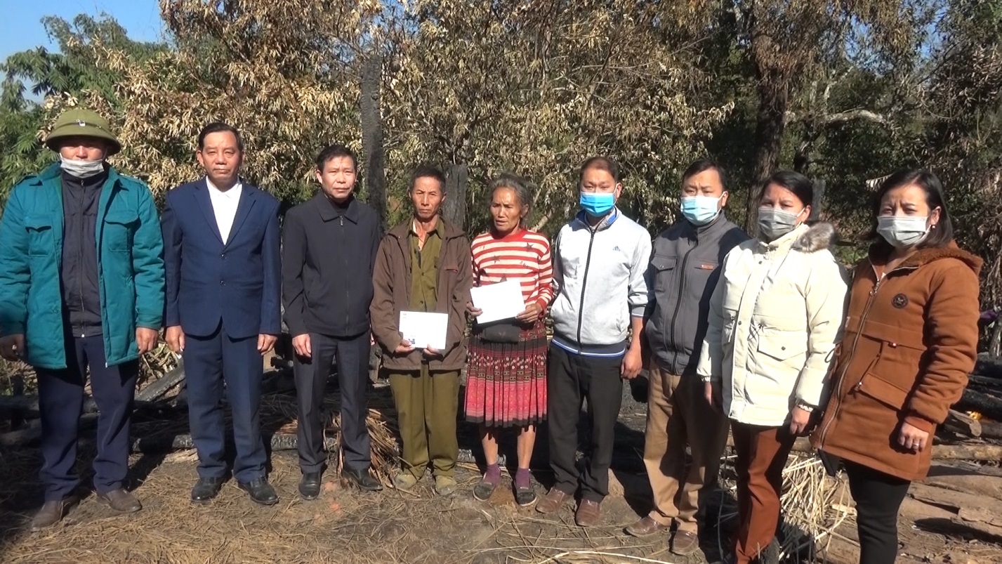 Hội Nông dân huyện Tuần Giáo hỗ trợ gia đình hội viên bị hỏa hoạn