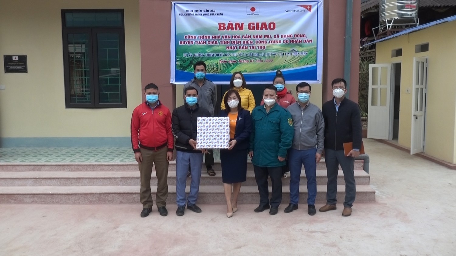Ban quản lý chương trình vùng Tuần Giáo tổ chức Lễ bàn giao nhà văn hoá xã tại bản Nậm Mu