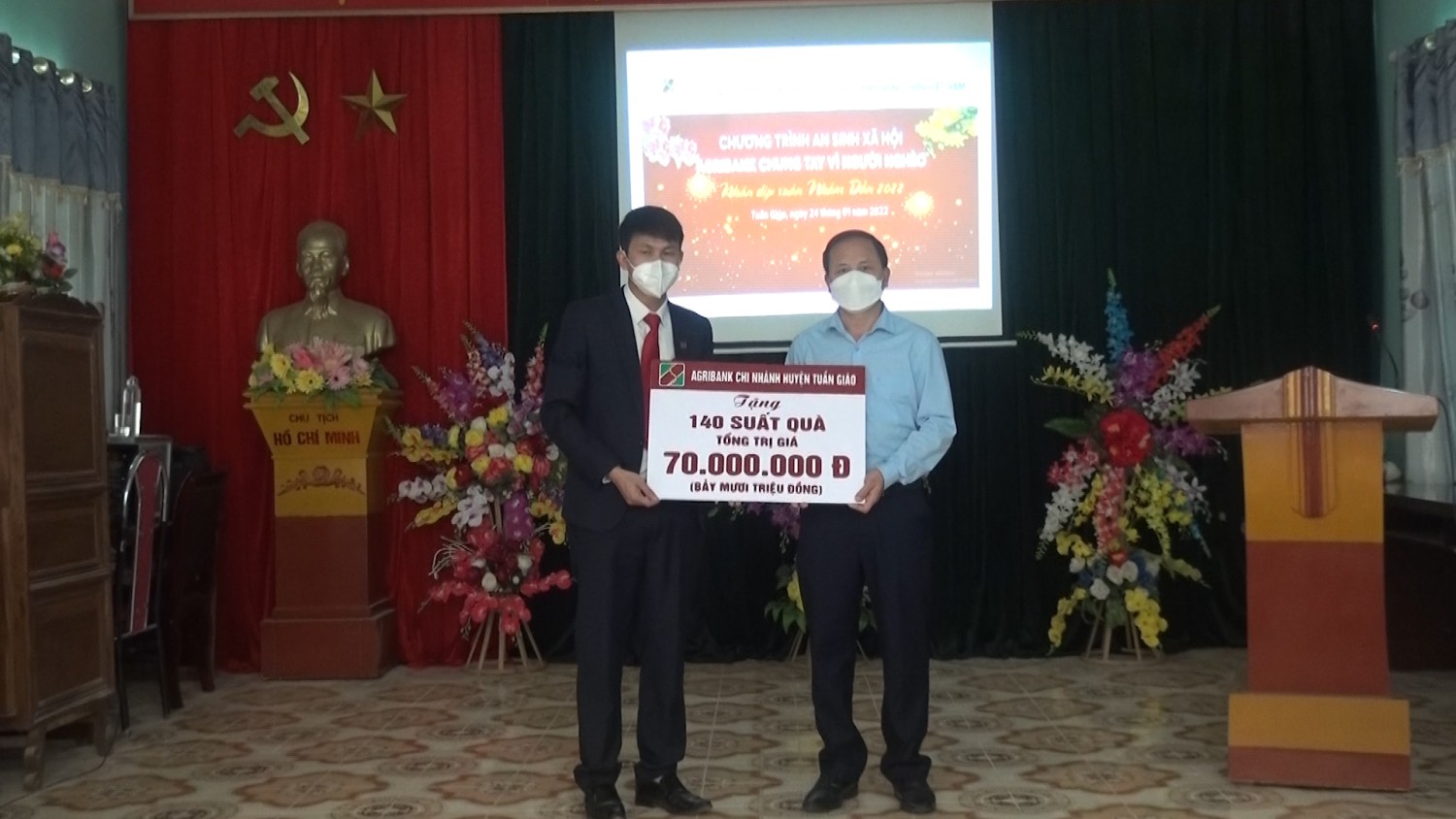 Agribank Tuần Giáo phối hợp tổ chức chương trình “Agribank tài trợ an sinh xã hội Agribank chung tay vì người nghèo Xuân Nhâm Dần 2022”