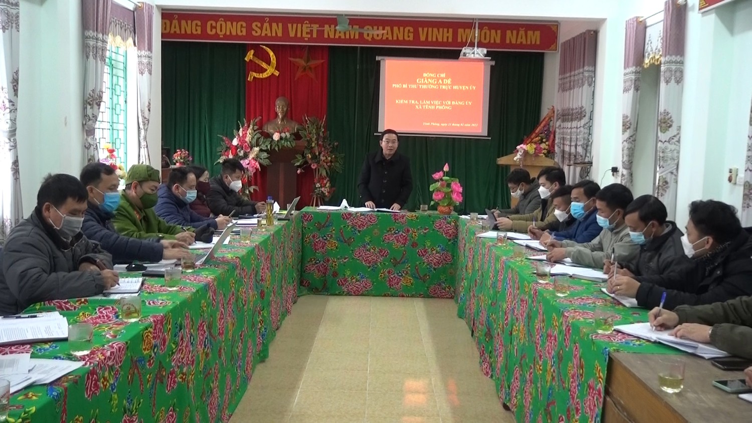 Đồng chí Giàng A Dế Phó BTTT làm việc với xã Tênh Phông và Tỏa Tình