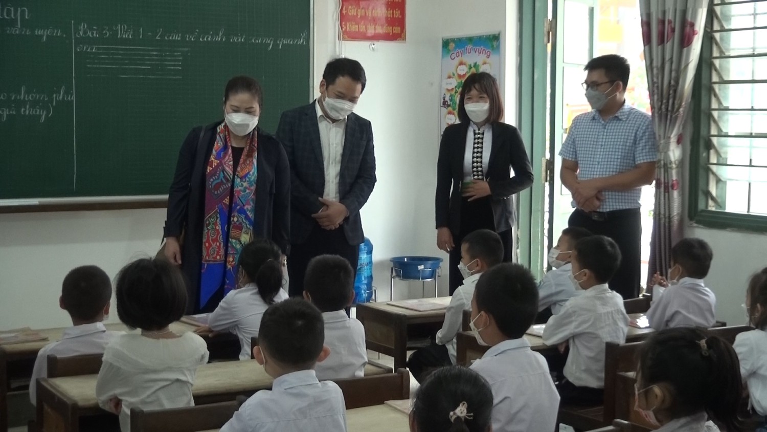 Đoàn kiểm tra của Vụ giáo dục tiểu học - Bộ Giáo dục và đào tạo làm việc tại huyện Tuần Giáo