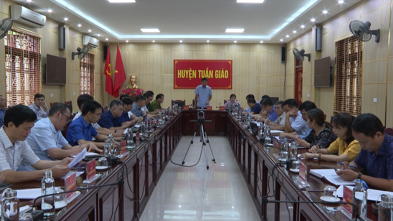 Họp thành viên UBND huyện tháng 6 lần 2 năm 2022