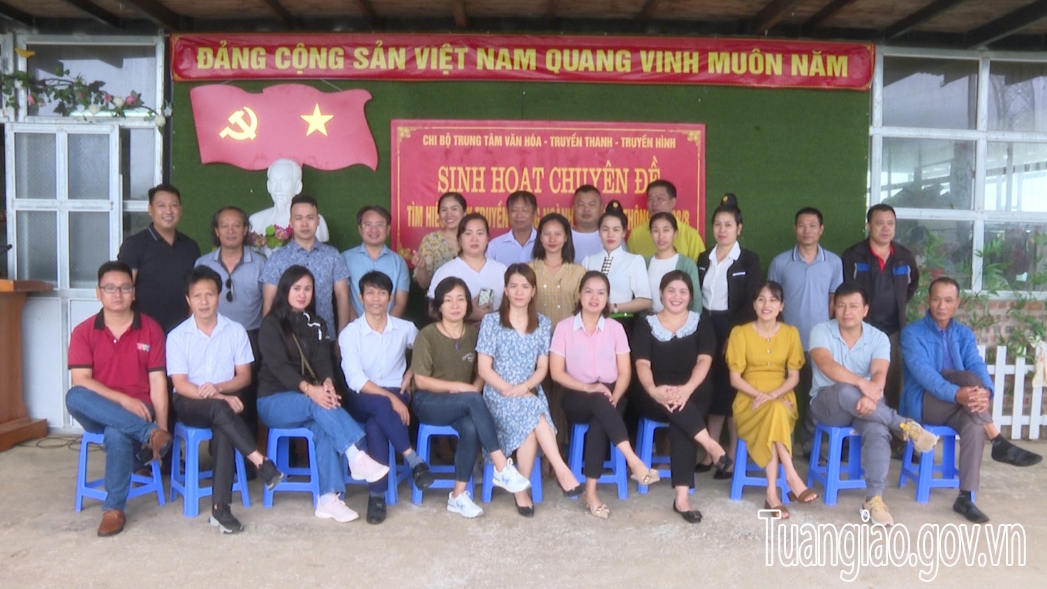 Sinh hoạt chuyên đề tìm hiểu về ngày truyền thống văn hoá thông tin