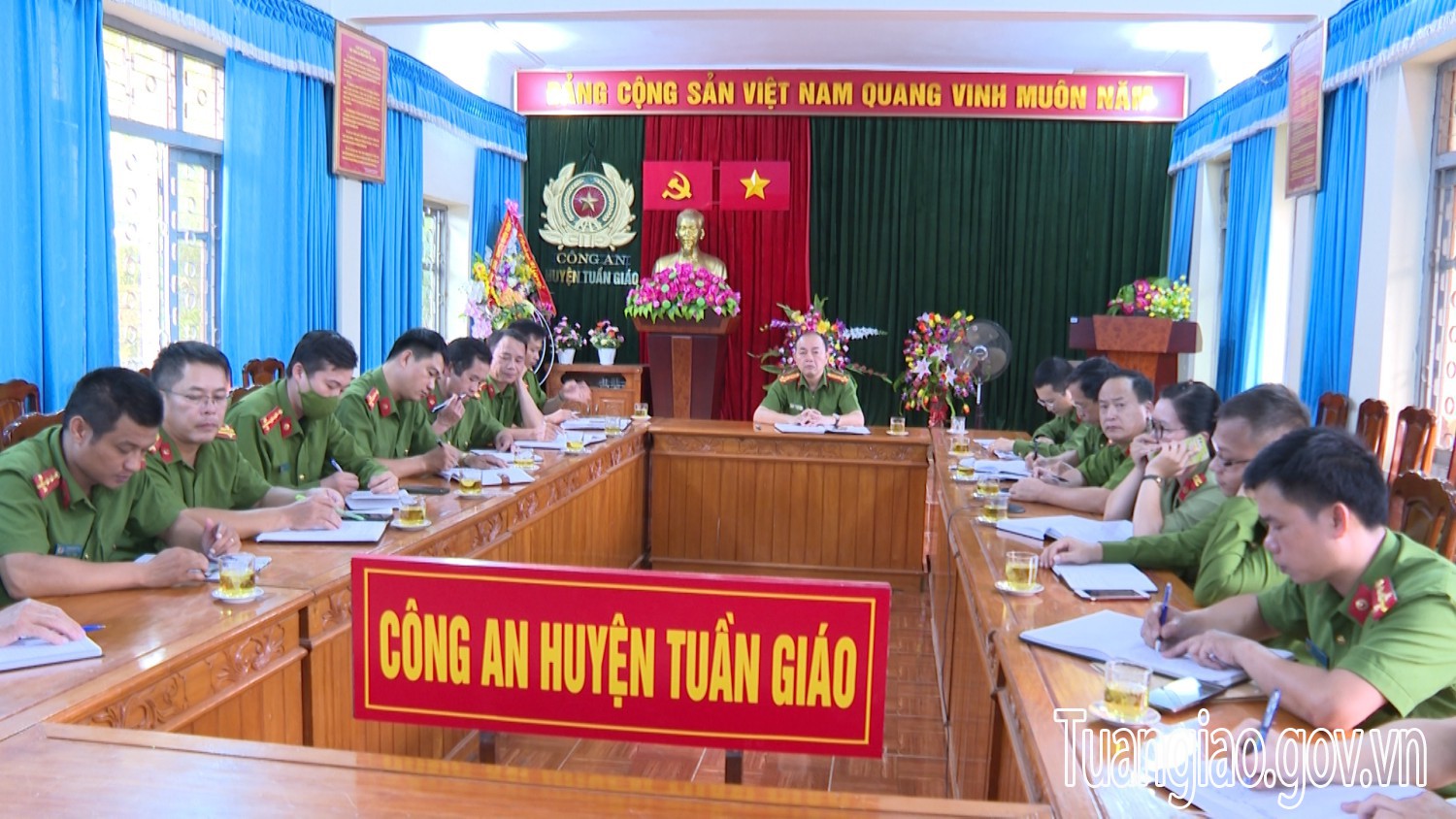 Hội nghị trực tuyến toàn quốc về đánh giá chỉ tiêu cấp CCCD và chuẩn bị các điều kiện thực hiện quy định của Luật Cư trú 2020 về việc sổ hộ khẩu, sổ tạm trú hết giá trị sử dụng sau ngày 31/12/2022