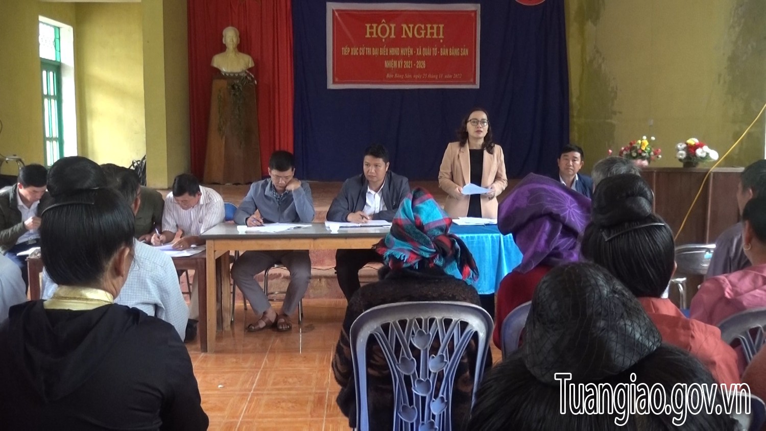 Hội nghị tiếp xúc cử tri đại biểu HĐND 2 cấp tại bản Băng Sản