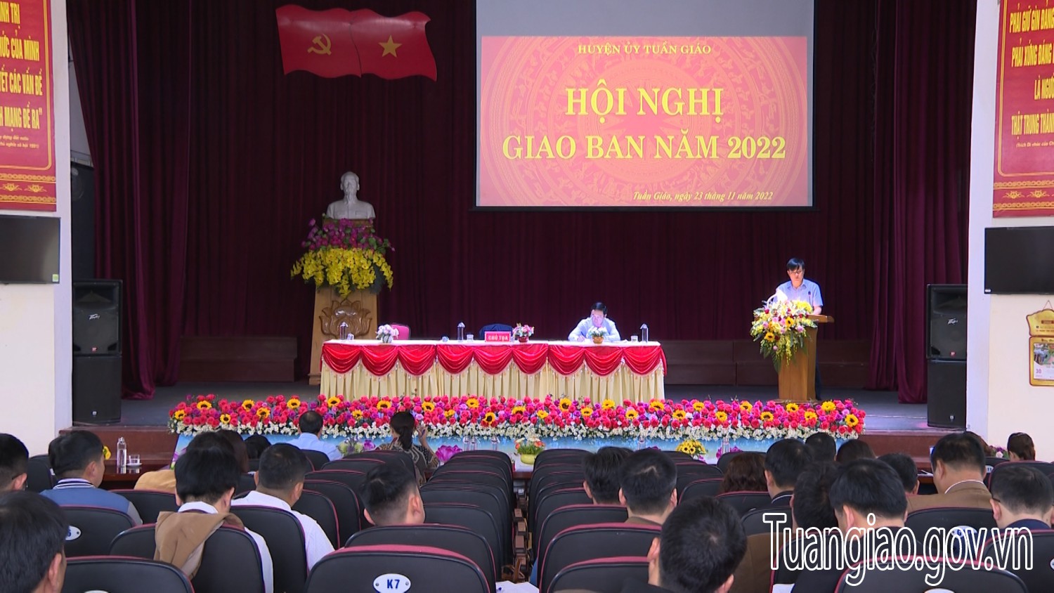 Hội nghị giao ban giữa thường trực Huyện ủy với các chi, đảng bộ, cơ quan đơn vị năm 2022