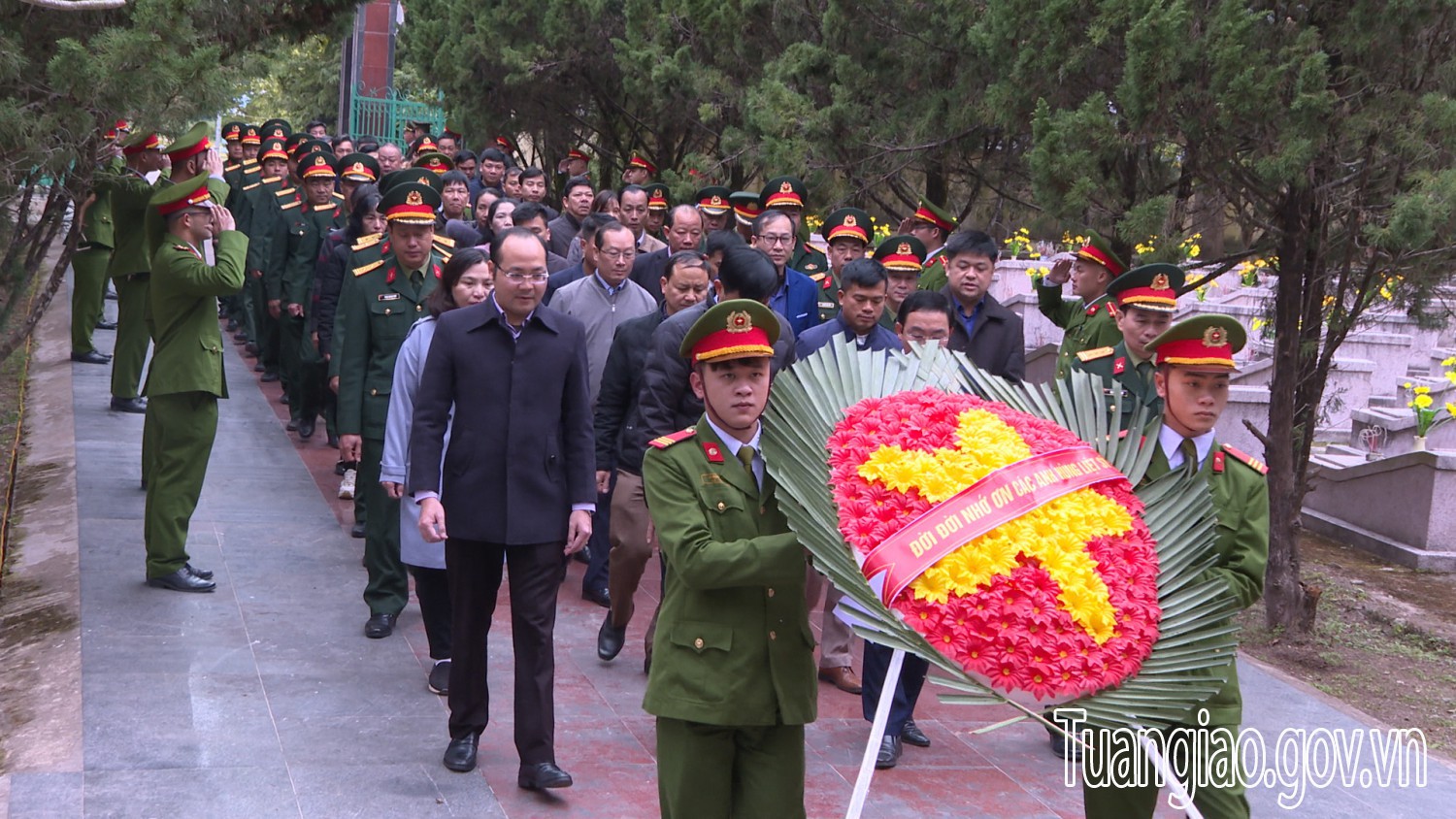 Lãnh đạo huyệnTuần Giáo viếng Nghĩa trang liệt sỹ nhân dịp Tết Nguyên đán Quý Mão năm 2023