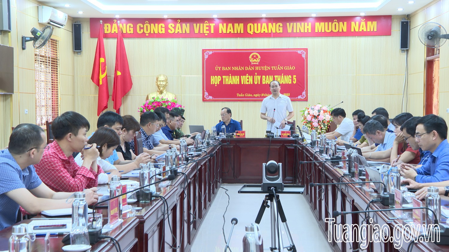 Họp thành viên UBND huyện Tuần Giáo tháng 5 năm 2023