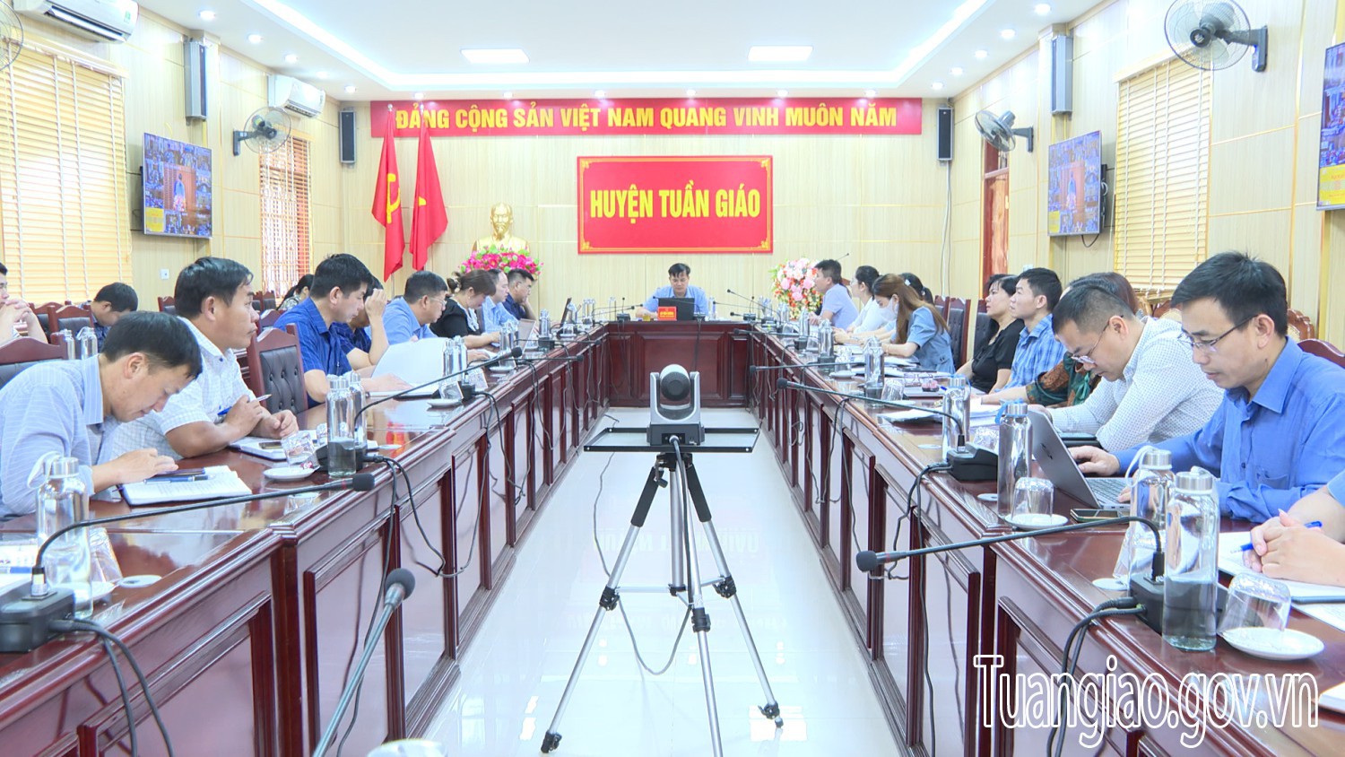 Hội nghị trực tuyến công bố kết quả chỉ số CCHC; Chỉ số hài lòng của người dân, tổ chức đối với sự phục vụ của cơ quan hành chính nhà nước năm 2022