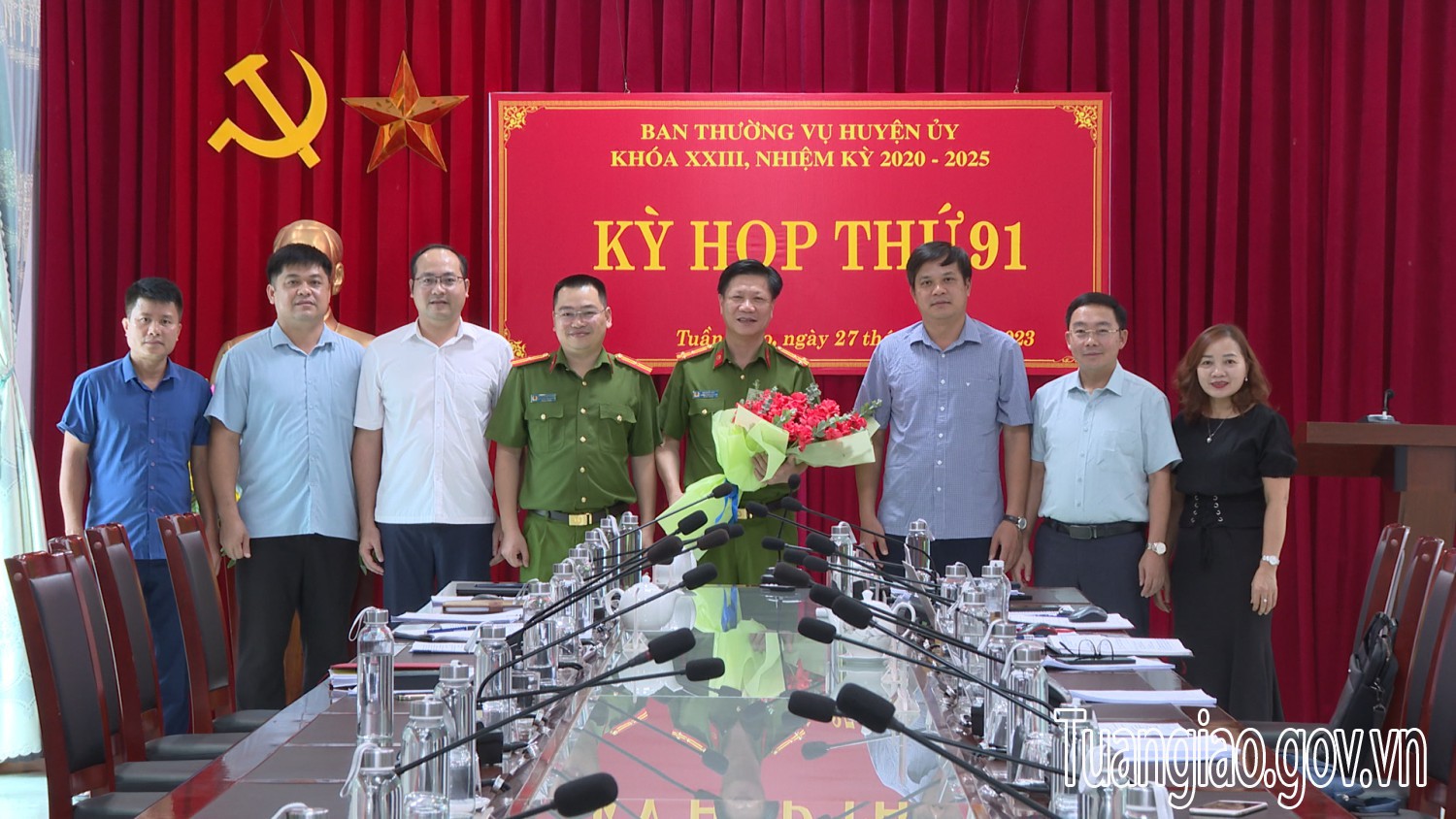 Khen thưởng đột xuất Công an huyện Tuần Giáo phá thành công chuyên án ma tuý