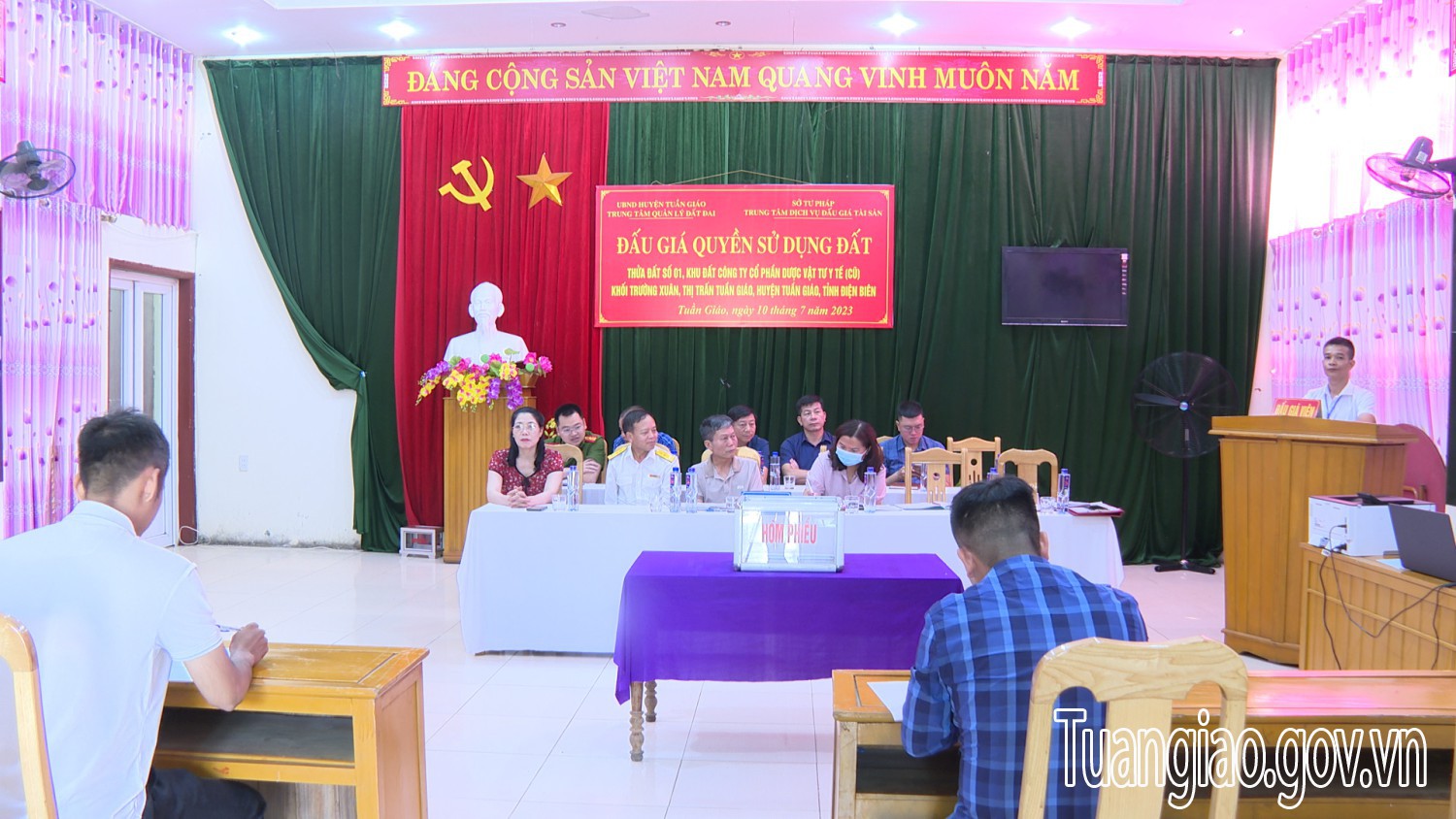 Đấu giá thành công thửa đất số 01, khu đất công ty Cổ phần Dược vật tư y tế (Cũ)