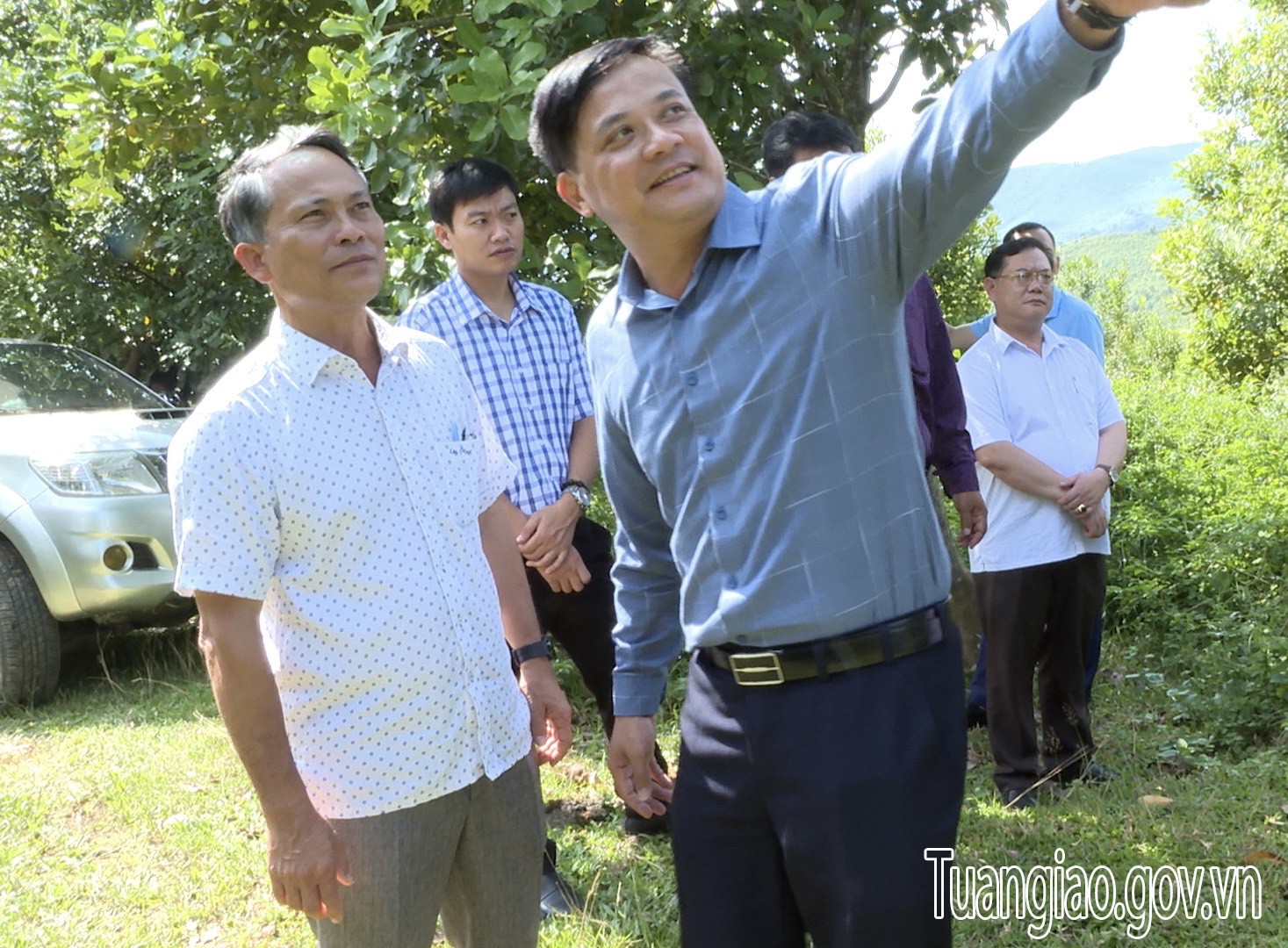 Lãnh đạo huyện Tu Mơ Rông thăm và làm việc tại huyện Tuần Giáo