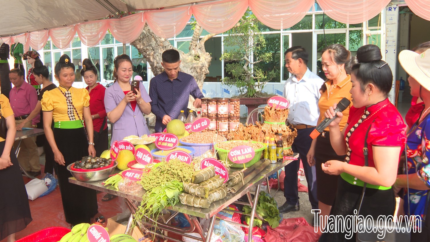 Tuần Giáo tổ chức Hội chợ giới thiệu nông sản và Hội thi nấu ăn Ẩm thực miền Ban trắng lần thứ 4 năm 2023