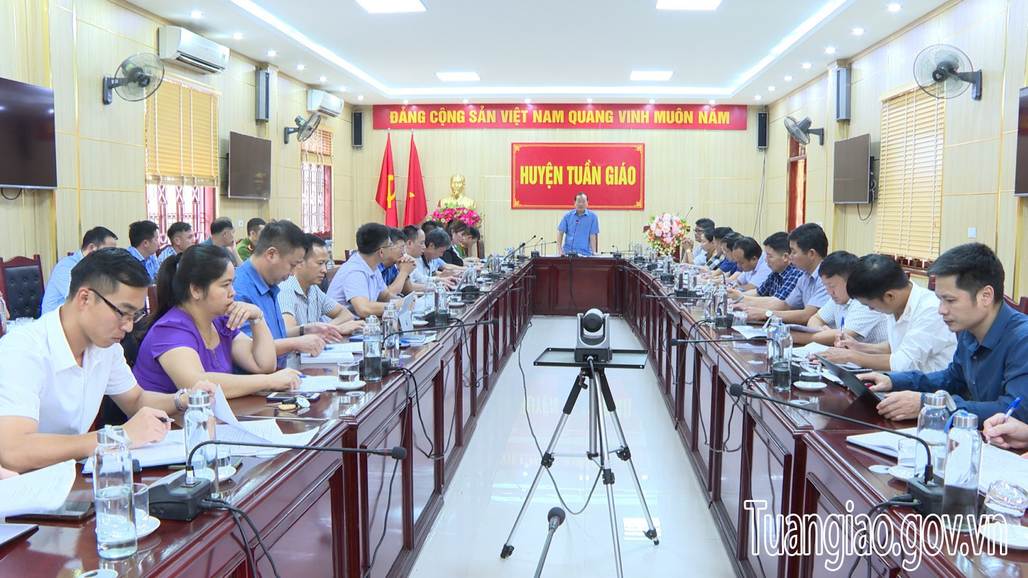 Họp đánh giá kết quả triển khai thực hiện công tác Chuyển đổi số và thực hiện Đề án 06