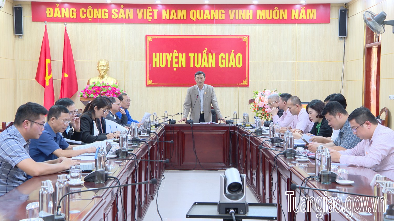 Ban Đại diện HĐQT NHCSXH huyện Tuần Giáo làm việc với Đoàn kiểm tra, giám sát của Ban Đại diện HĐQT NHCSXH tỉnh
