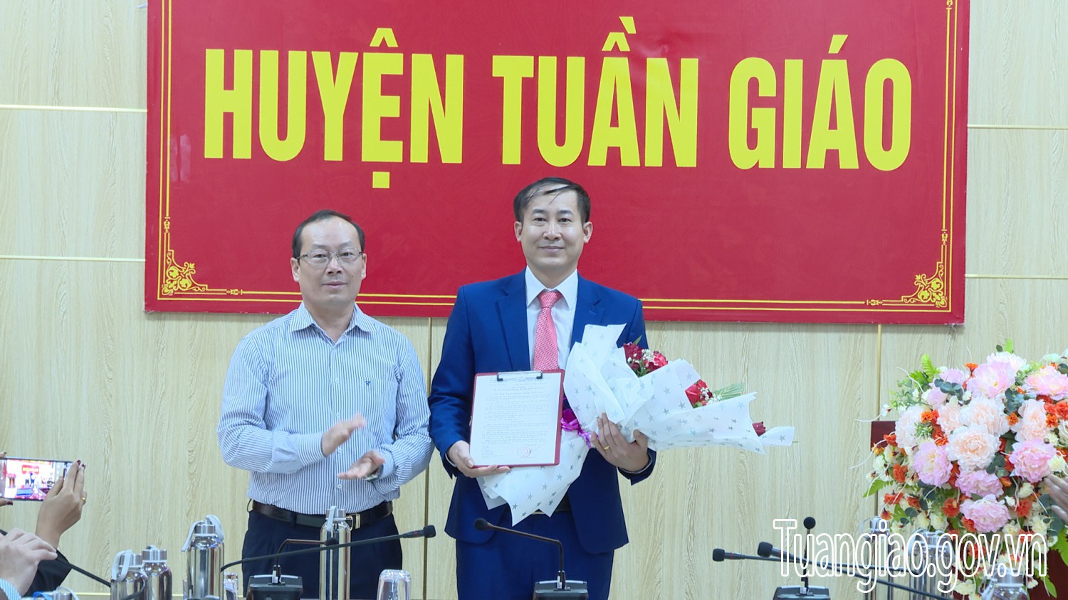 Huyện Tuần Giáo: Công bố các quyết định về công tác cán bộ