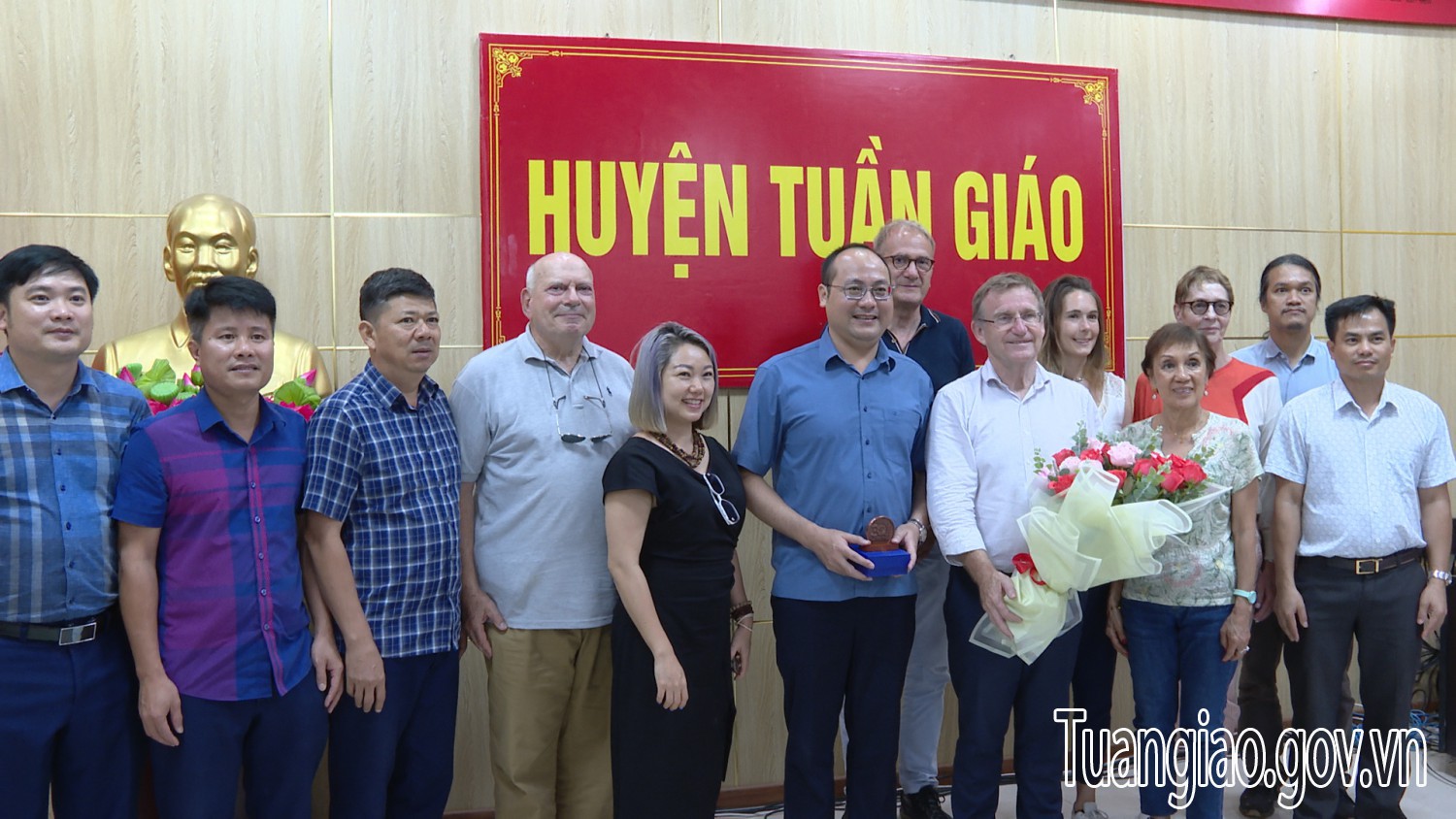 Đoàn công tác Cơ quan phát triển Pháp - AFD chào xã giao lãnh đạo huyện Tuần Giáo