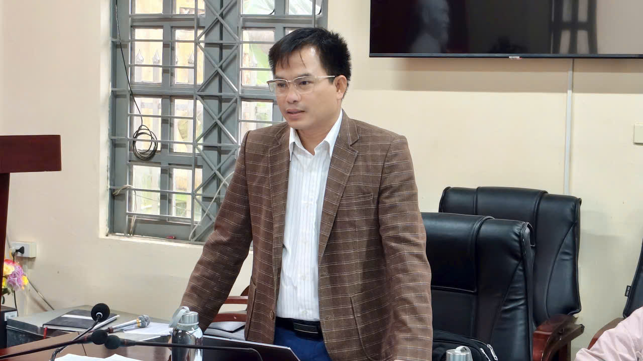 Đoàn công tác Hội Chữ thập đỏ tỉnh làm việc tại xã...