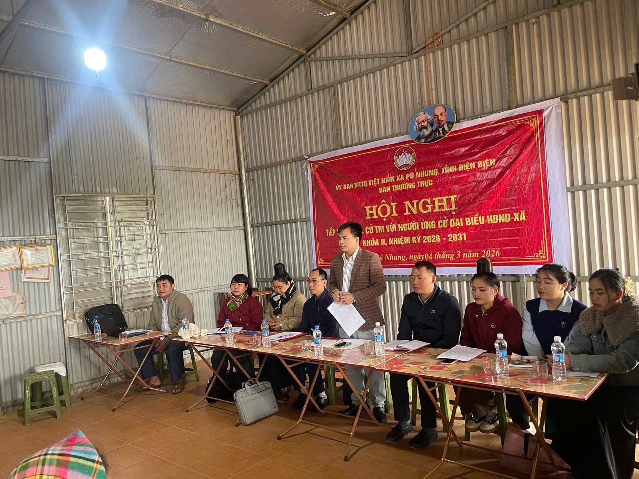 Hội nghị tiếp xúc giữa cử tri với những người ứng...