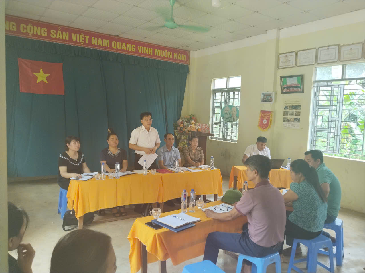 Đồng chí Nguyễn Văn Bách chủ trì tiếp xúc cử tri...